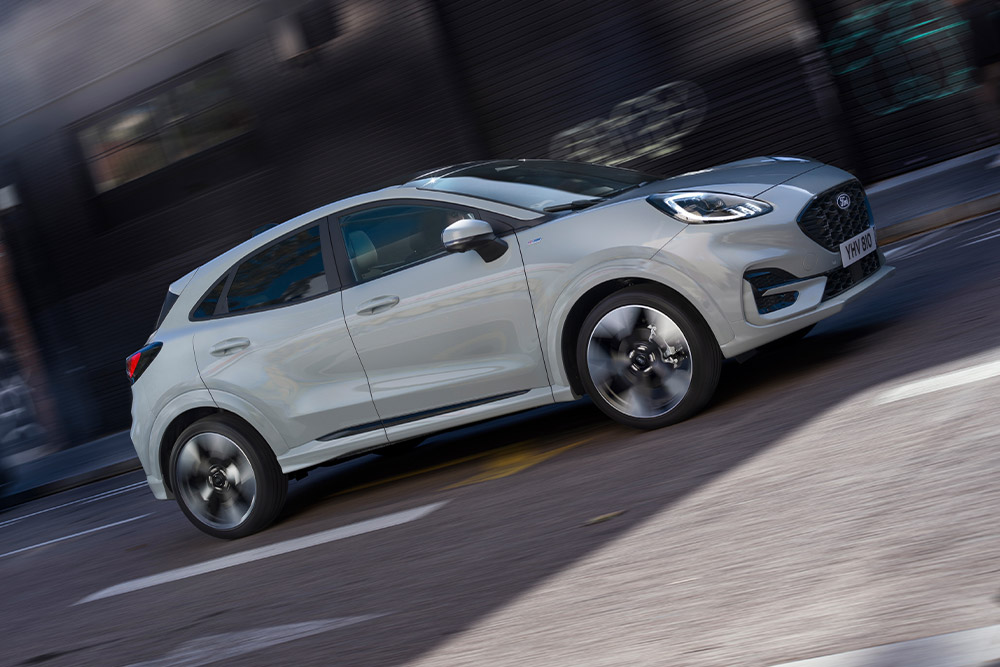 Nouveau Ford Puma MHEV en conduite.