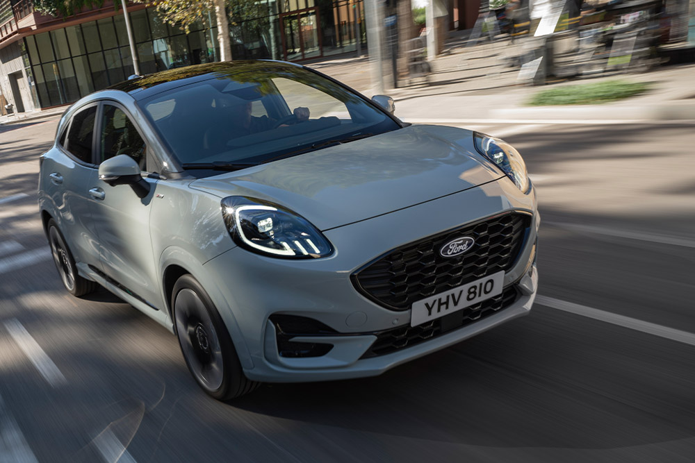 Nouveau Ford Puma en conduite, utilisant le régulateur de vitesse adaptatif.