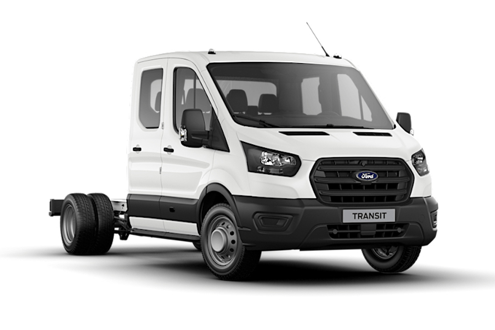 Fourgon Ford Transit châssis-cabine double blanc sur fond blanc.
