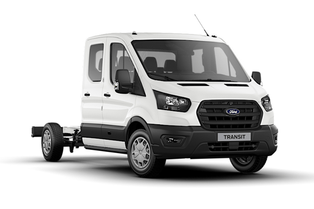 Fourgon Ford Transit châssis-cabine double finition Trend blanc sur fond blanc.