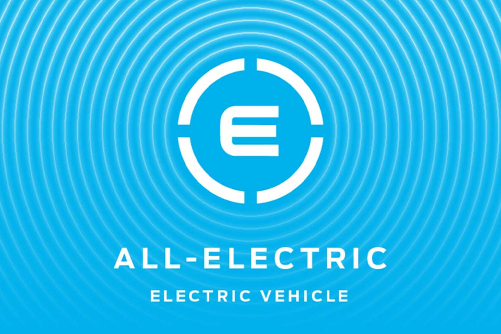 Logo de véhicule 100 % électrique.